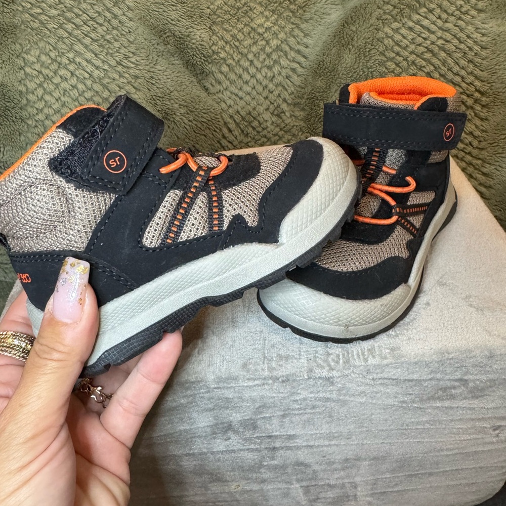 BNWOT STRIDE RITE KAMARI BOOTS. SIZE 6